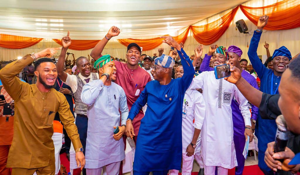 Sanwo-Olu meets students leaders, increases bursary, scholarship for indigenes, physically challenges students