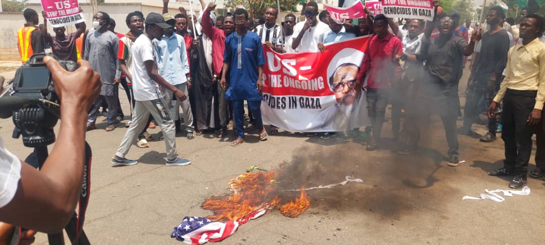 Shi'ites burns US, UK flags in nationwide protests against killings in Gaza