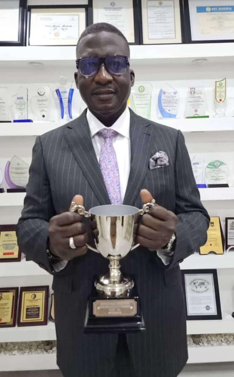 Senior lawyer, Akintunde, emerges overall winner of 2024 NBA AGC Golf Tournament 