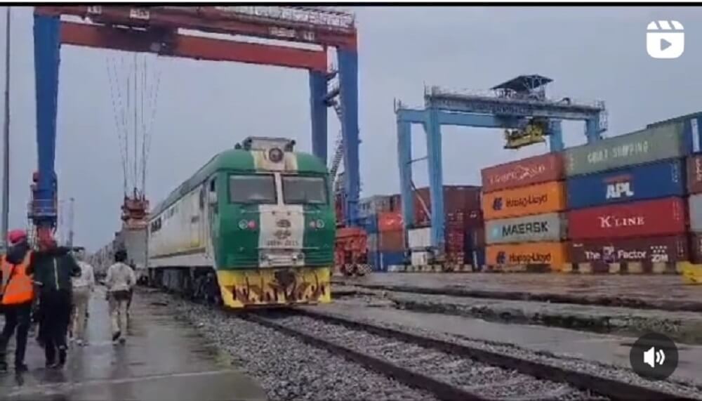 Decongestion: FG begins first train cargo from Apapa Port   