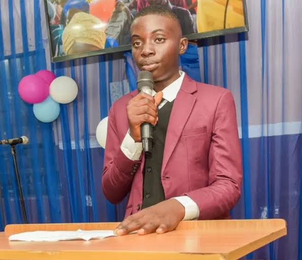 AbdulRazaq celebrates Kwara boy, Ololade, with all-A WAEC result