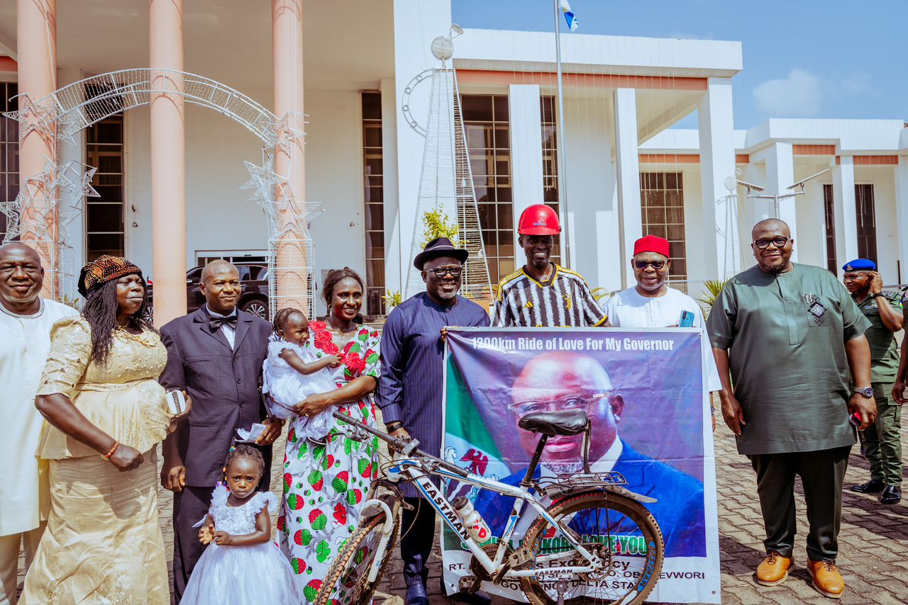 Oborevwori receives man who cycled from Yobe to Delta