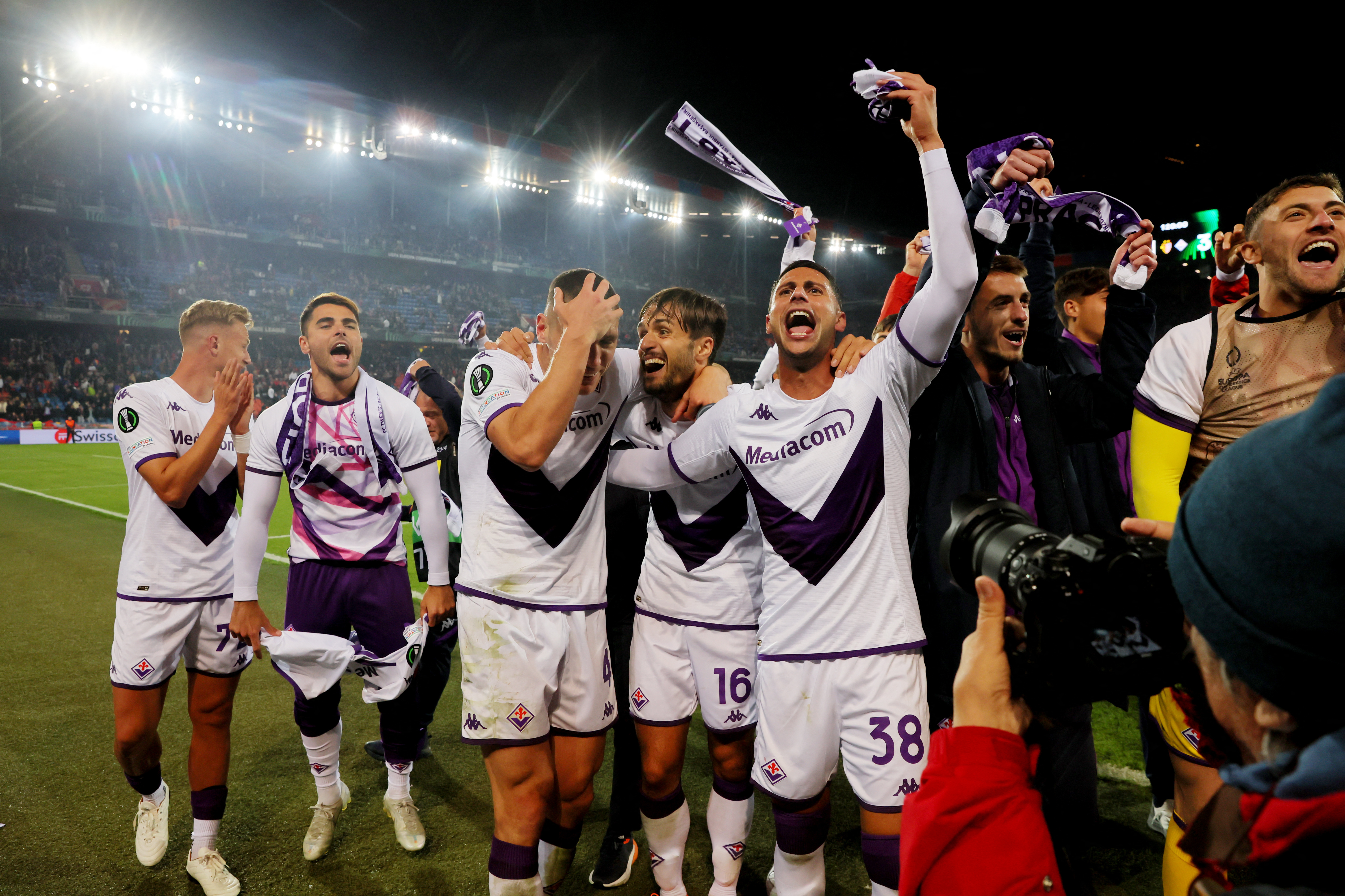 Fiorentina reach Europa Conference League final with last-gasp goal at Basel Fiorentina’s Antonin Barak struck deep into stoppage time at the end of extra time to take his side into the Europa Conference League final with a 3-1 win at Basel.  The game on Thursday which was the second leg of the league semi-final ensured that Fiorentina secured a 4-3 aggregate victory.  The Italians made their first European final in 33 years and will face West Ham United in the showpiece match in Prague on June 7 after the Londoners beat AZ Alkmaar in their semi-final.  Fiorentina became the first club to reach the finals of four UEFA competitions, having played in European Cup, UEFA Cup, and Cup Winners’ Cup finals. They last reached a European final when they lost to Juventus in the UEFA Cup competition in 1990.  “Tonight we played like a mature team.  “It’s my first season in Europe and reaching the final is a great satisfaction. This path to the final will always remain with us but now we have a mission to complete,” Fiore manager Vincenzo Italiano told reporters.  Fiorentina were chasing the game after Basel won the first leg 2-1 but they had trouble finding space as the Swiss employed a deep defensive strategy and sought to counter-attack.  However, as the half wore on Basel’s defence began to falter, despite enthusiastic support from the St Jakob-Park crowd, and the visitors looked more likely to score.  Fiorentina took the lead in the 35th minute when a corner was met by the unmarked Nicolas Gonzalez, who headed home to level the aggregate score at 2-2.  Just before the break, goalkeeper Marwin Hitz came to Basel’s rescue with a remarkable one-handed save from Giacomo Bonaventura’s effort to prevent another header finding the net.  Zeki Amdouni then scored for Basel 10 minutes into the second half before Gonzalez responded in the 72nd with a well-placed shot, sending the match into extra time.  Hitz made another crucial save in the opening minutes of extra time when he blocked substitute Luka Jovic’s header with another stunning one-handed reflex save.  The match was stopped for eight minutes near the end of extra time so medical assistance could be given in the stands.  Then nine minutes into stoppage time in the extra period, Barak collected a loose ball inside the box and slotted it home from close range to send Fiorentina into the final.  After nearly three decades, Italian teams have reached the finals of all three European competitions, with Inter Milan facing Manchester City in the Champions League showpiece and AS Roma meeting Sevilla in the Europa League final.  “It’s wonderful, Italian football shows that it is returning to an important level. All three deserved to reach the final, we will all give heart and soul to achieve victory,” Italiano said.