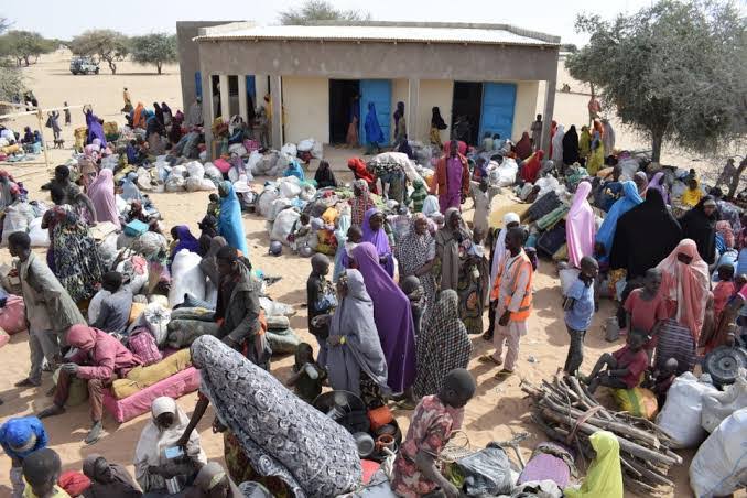 Cameroonian refugees cross river to Chad as carnage displaces thousands