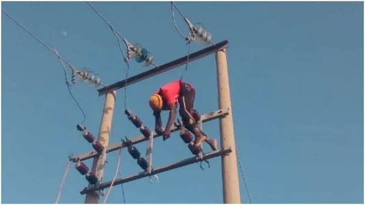 Vandal dies on electricity pole in Ogun