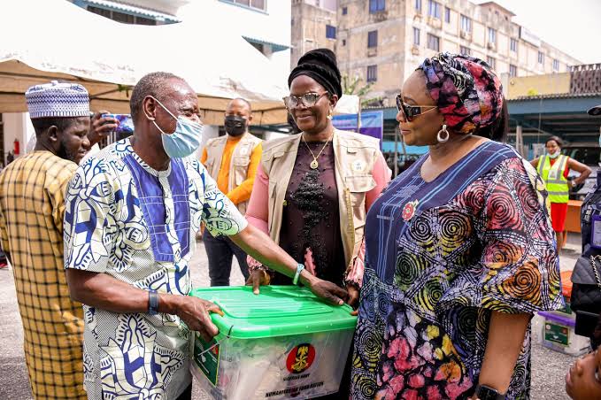 NCFRMI, Nigerian Army distribute Food Care packs in Lagos