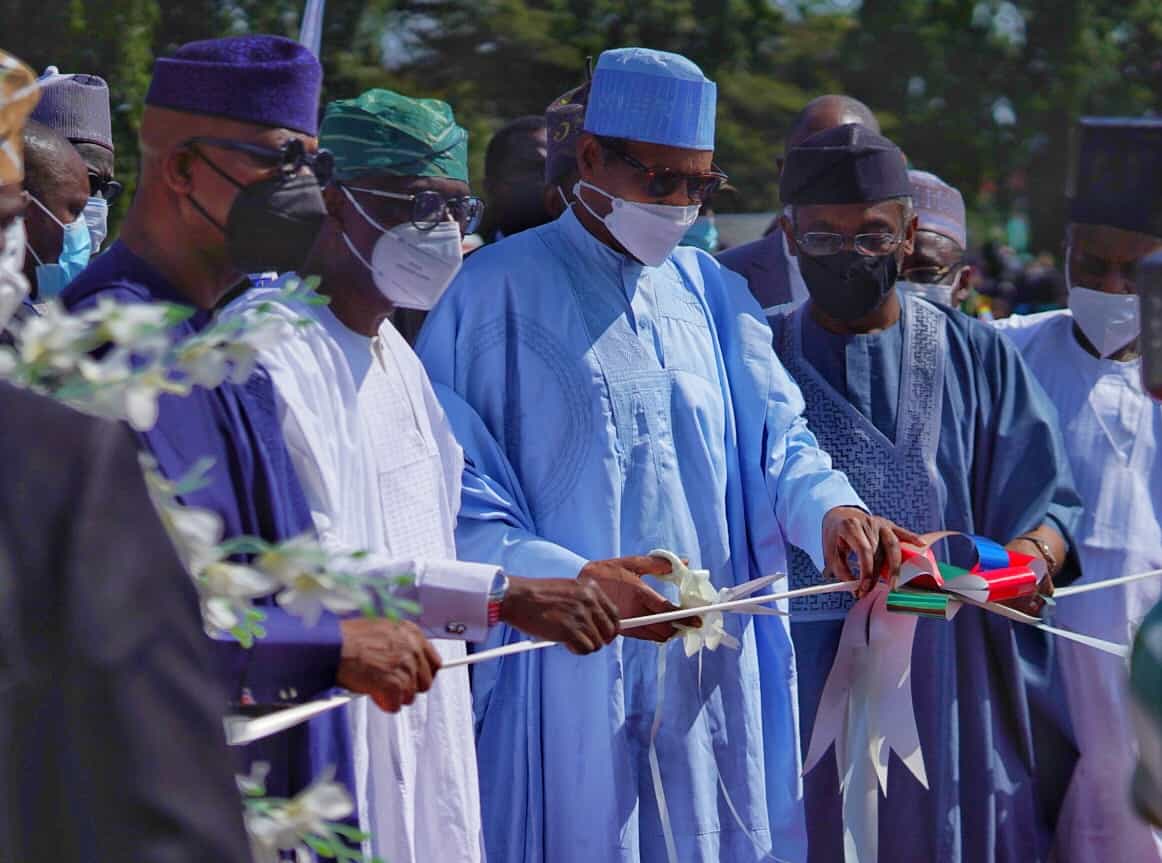 Buhari, Sanwo-Olu hand over crime fighting equipment to police