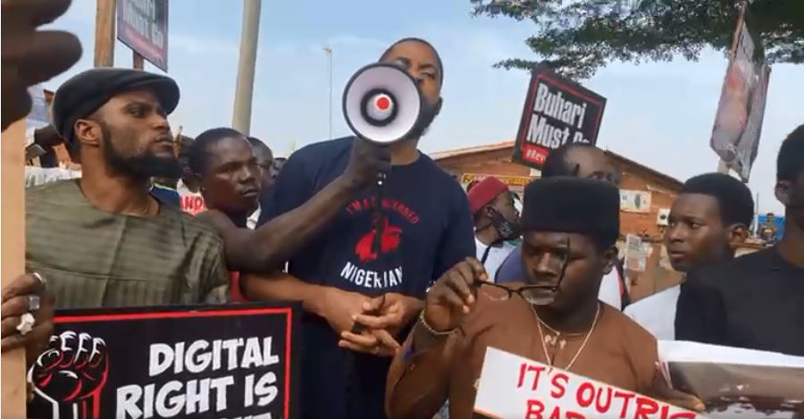 #June 12 protest: Twitter in solidarity with Nigeria as protesters storm streets